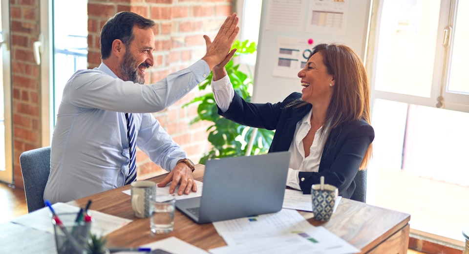 Financial advisor in conversation with a couple